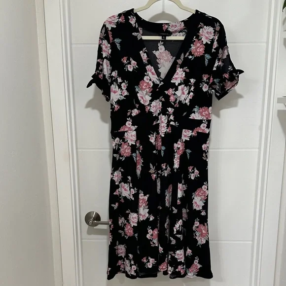 Torrid Plus Size Black Floral V-Neck Dress with Pink & White Blooms - Picture 4 of 8